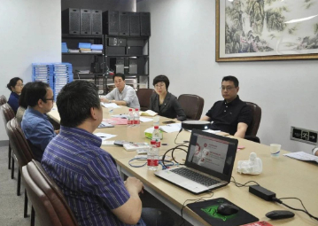 印務集團(tuan)董事長黃(huang)翔一行到(dao)福建恒源(yuan)光電技術(shu)有限公司(si)調研數字(zi)經濟工作(zuo)